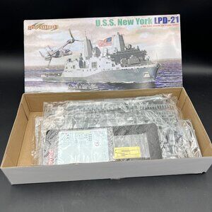 Dragon 7110 US Amphibious Transport Dock New York 1/700 Scale Plastic Model Kit